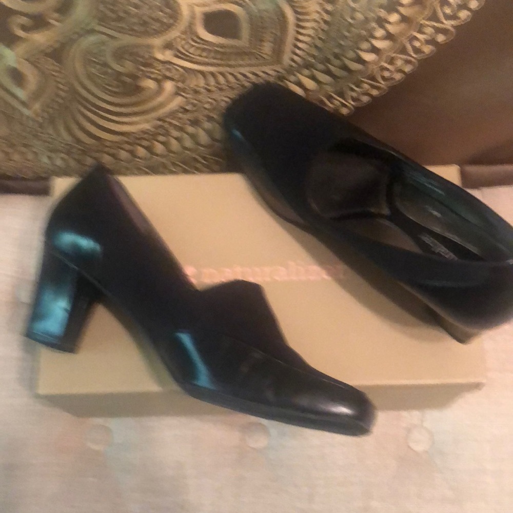 Naturalizer comfortable black pump size 8